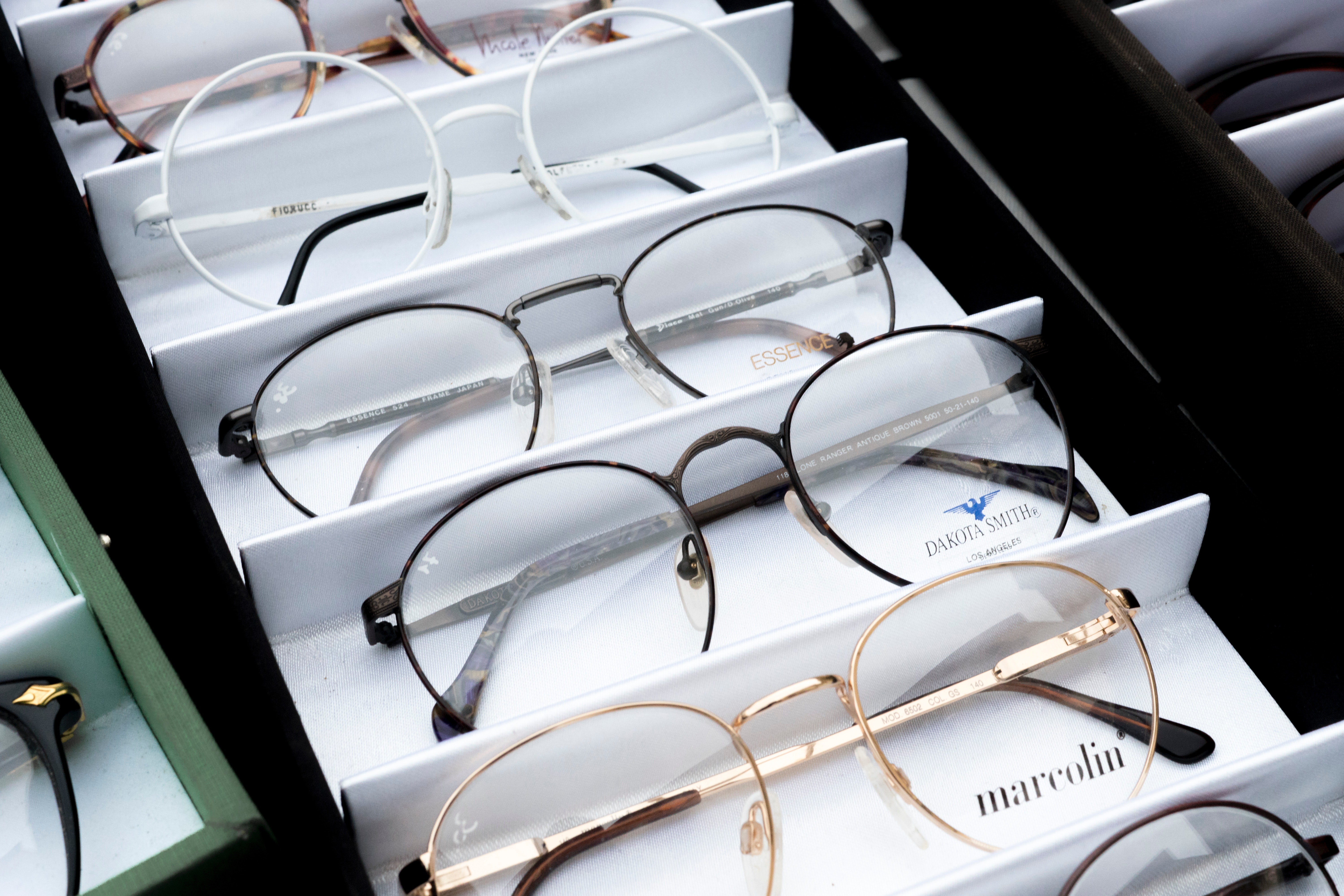 eyeglasses-eyesight-glass-items-1627639